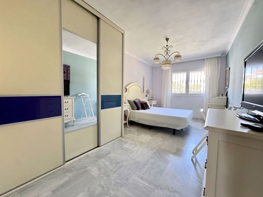 Casa de 3 habitaciones en Mijas Costa en venta - 379.000 € (Ref: 9242796)