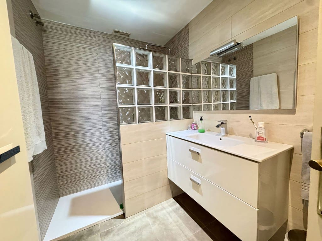 Casa de 3 habitaciones en Mijas Costa en venta - 379.000 € (Ref: 9242796)