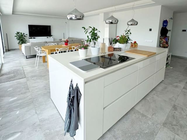 3 bedroom Penthouse for sale in La Capellania, Benalmádena with pool - € 1,290,000 (Ref: 9246407)