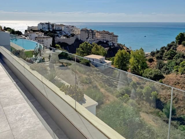 3 bedroom Penthouse for sale in La Capellania, Benalmádena with pool - € 1,290,000 (Ref: 9246407)