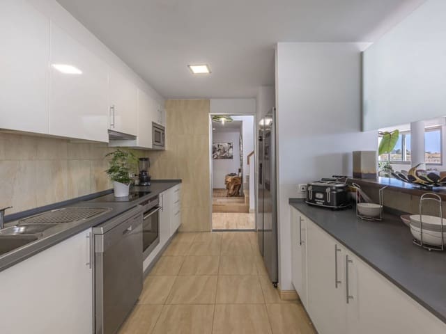 5 soveværelse Penthouse til salg i La Cala de Mijas, Mijas med swimmingpool garage - € 739.000 (Ref: 9248007)