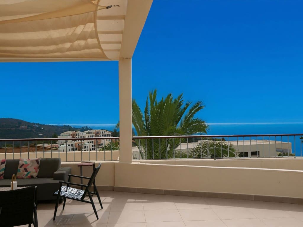 3 soverom Penthouse til salgs i Los Monteros med svømmebasseng garasje - € 649 000 (Ref: 9262326)