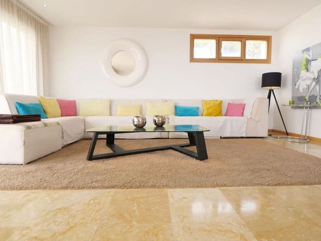 3 slaapkamer Penthouse te koop in Los Monteros, Marbella met zwembad garage - € 649.000 (Ref: 9262326)