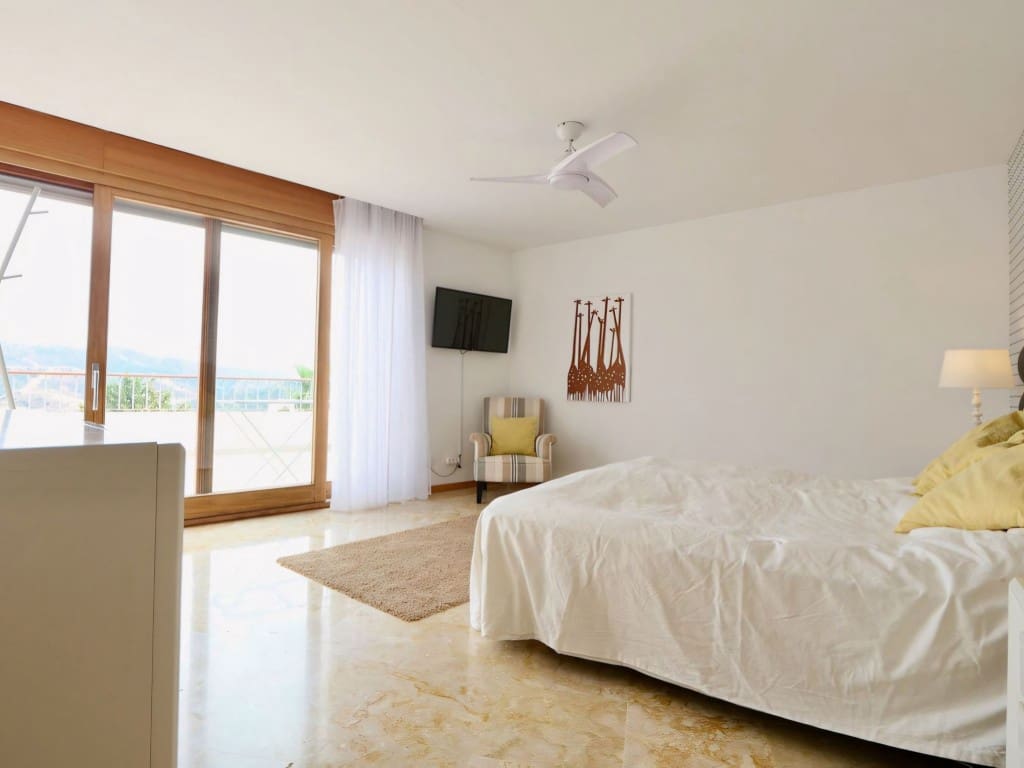 3 soverom Penthouse til salgs i Los Monteros med svømmebasseng garasje - € 649 000 (Ref: 9262326)