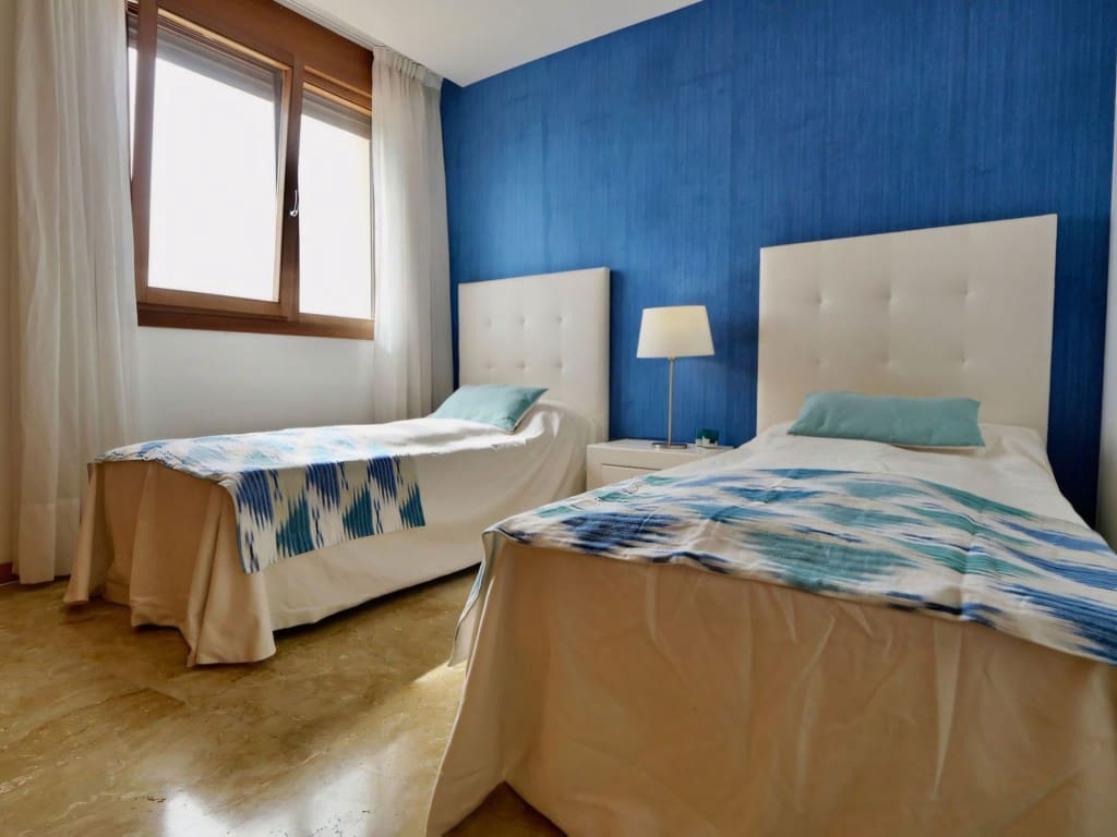 3 soverom Penthouse til salgs i Los Monteros med svømmebasseng garasje - € 649 000 (Ref: 9262326)