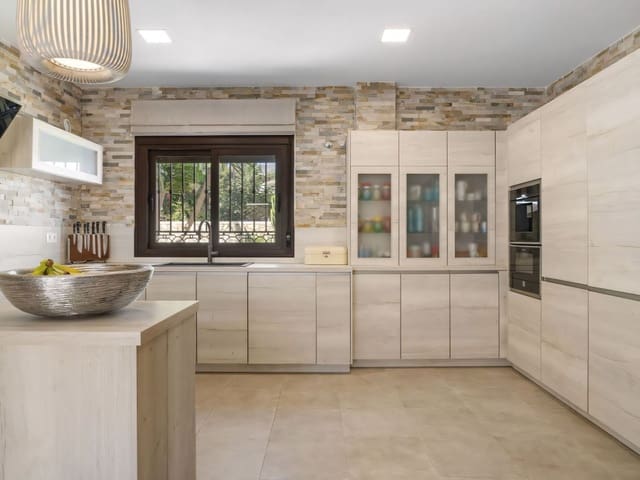 5 slaapkamer Villa te koop in Mijas Costa, Mijas met zwembad garage - € 1.750.000 (Ref: 9262327)