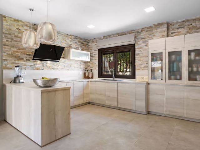 5 slaapkamer Villa te koop in Mijas Costa, Mijas met zwembad garage - € 1.750.000 (Ref: 9262327)