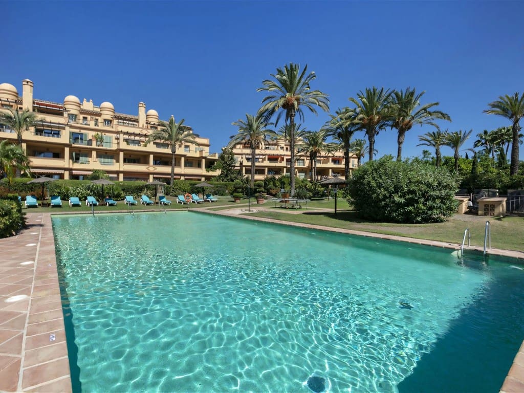 4 soveværelse Penthouse til salg i Los Flamingos med swimmingpool - € 1.195.000 (Ref: 9262328)