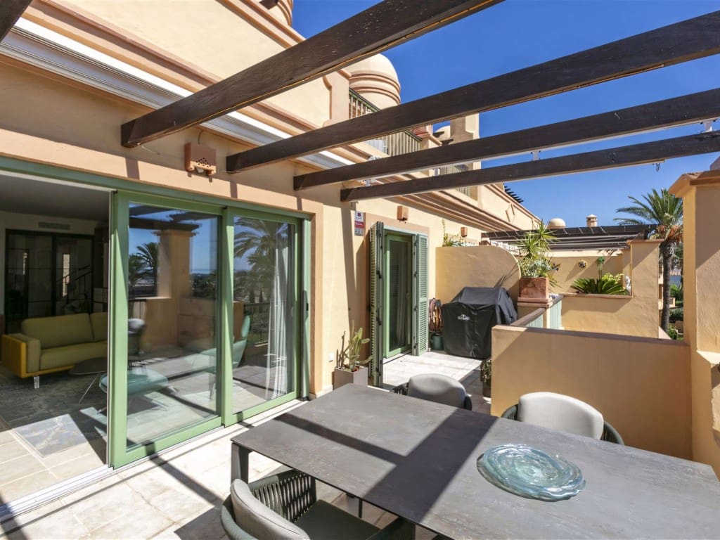 4 soveværelse Penthouse til salg i Los Flamingos med swimmingpool - € 1.195.000 (Ref: 9262328)