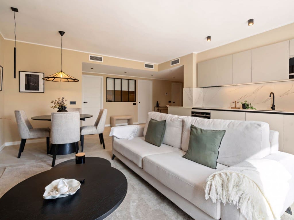 4 slaapkamer Appartement te koop in Nueva Andalucia met zwembad - € 825.000 (Ref: 9265303)