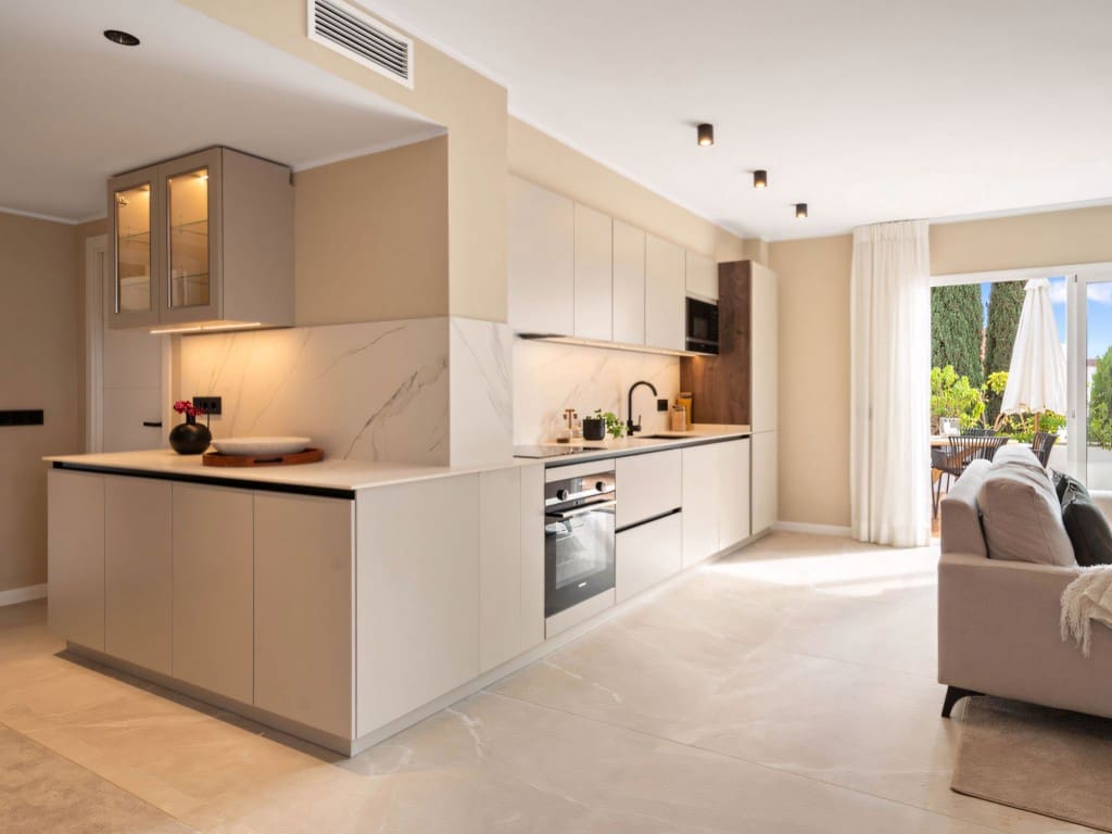 4 slaapkamer Appartement te koop in Nueva Andalucia met zwembad - € 825.000 (Ref: 9265303)