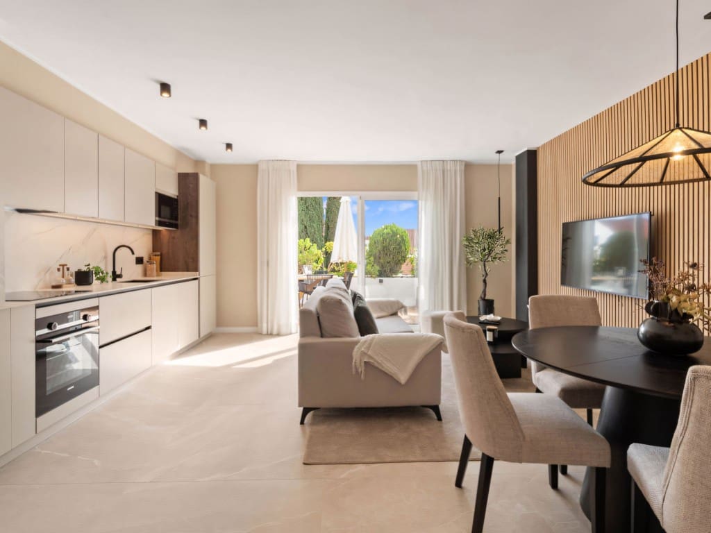 4 slaapkamer Appartement te koop in Nueva Andalucia met zwembad - € 825.000 (Ref: 9265303)