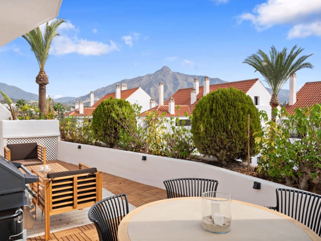 4 slaapkamer Appartement te koop in Nueva Andalucia met zwembad - € 825.000 (Ref: 9265303)