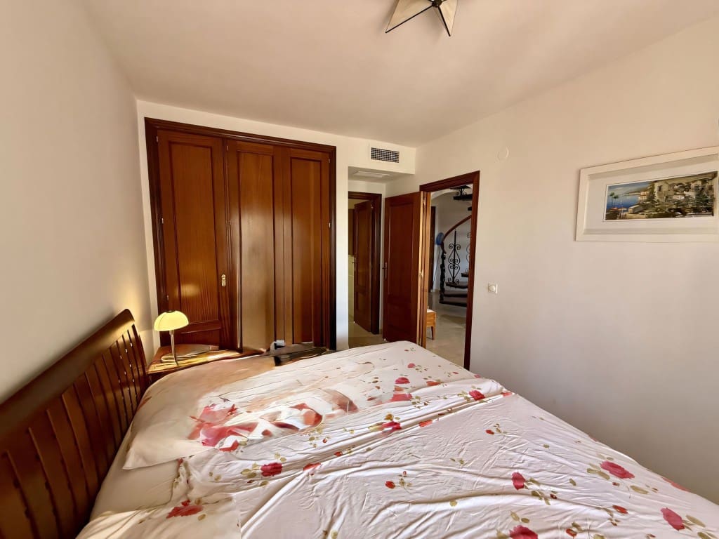 4 soverom Kjedet enebolig til salgs i Costabella med svømmebasseng garasje - € 1 050 000 (Ref: 9265304)