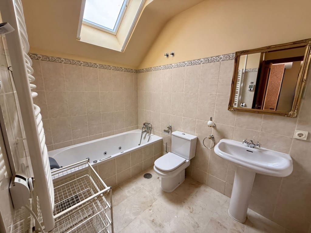 4 soverom Kjedet enebolig til salgs i Costabella med svømmebasseng garasje - € 1 050 000 (Ref: 9265304)