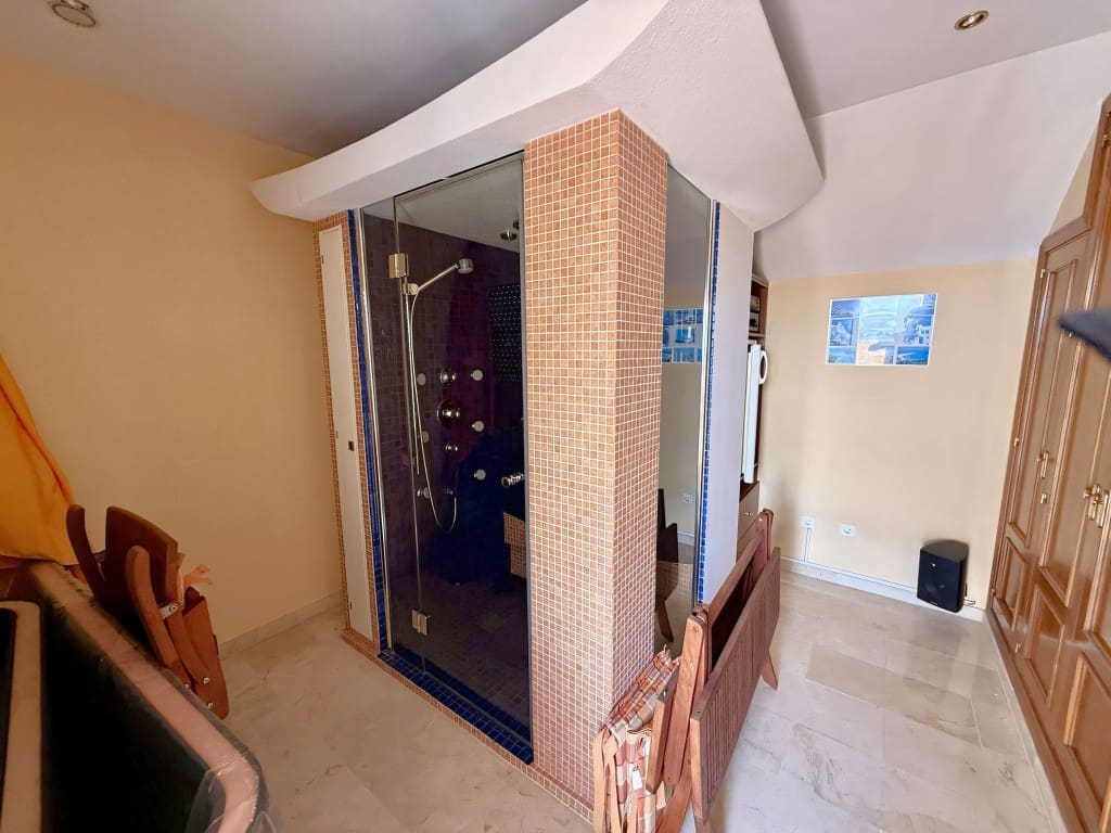 4 soverom Kjedet enebolig til salgs i Costabella med svømmebasseng garasje - € 1 050 000 (Ref: 9265304)