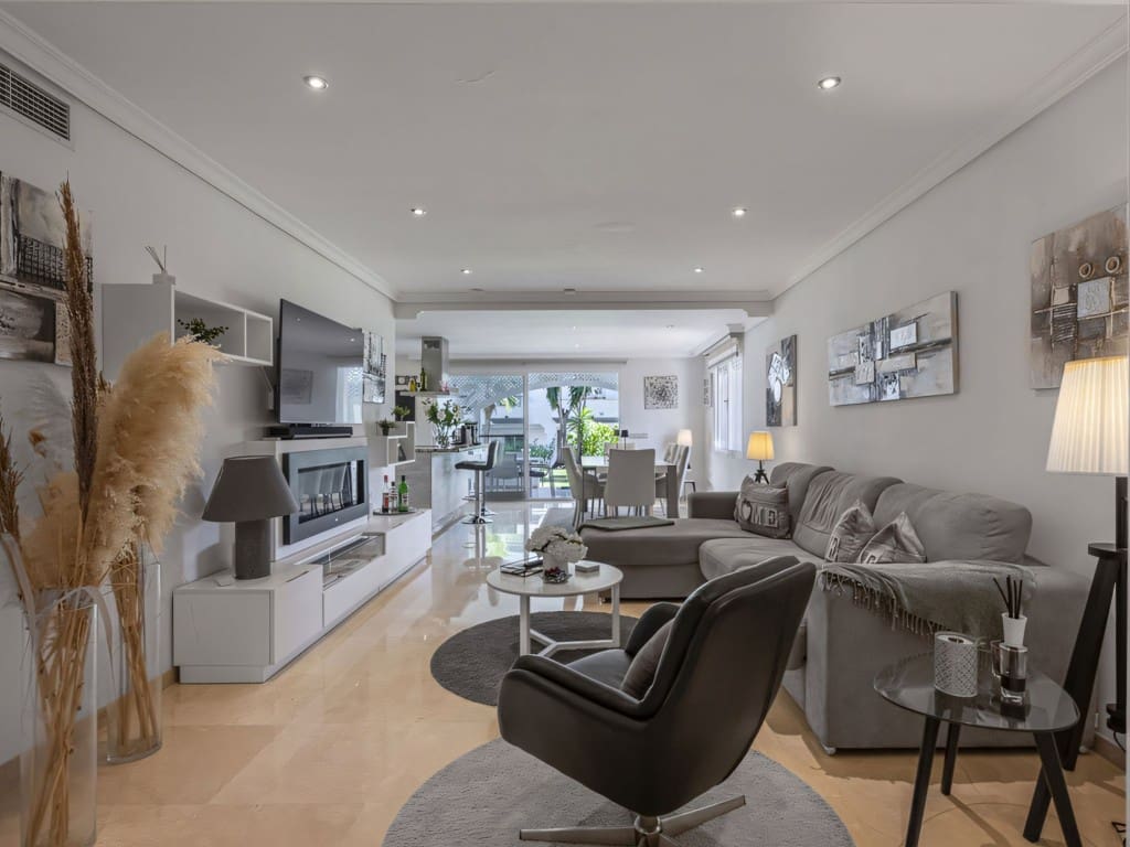 3 slaapkamer Appartement te koop in New Golden Mile met zwembad garage - € 849.000 (Ref: 9272174)