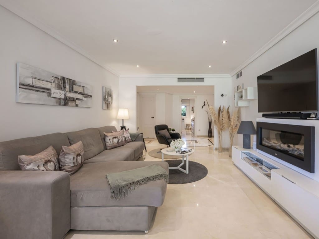 3 slaapkamer Appartement te koop in New Golden Mile met zwembad garage - € 849.000 (Ref: 9272174)