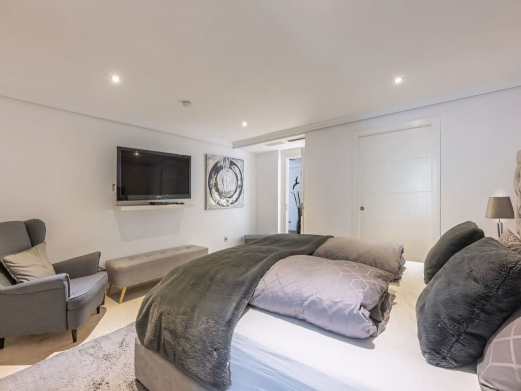 3 slaapkamer Appartement te koop in New Golden Mile met zwembad garage - € 849.000 (Ref: 9272174)