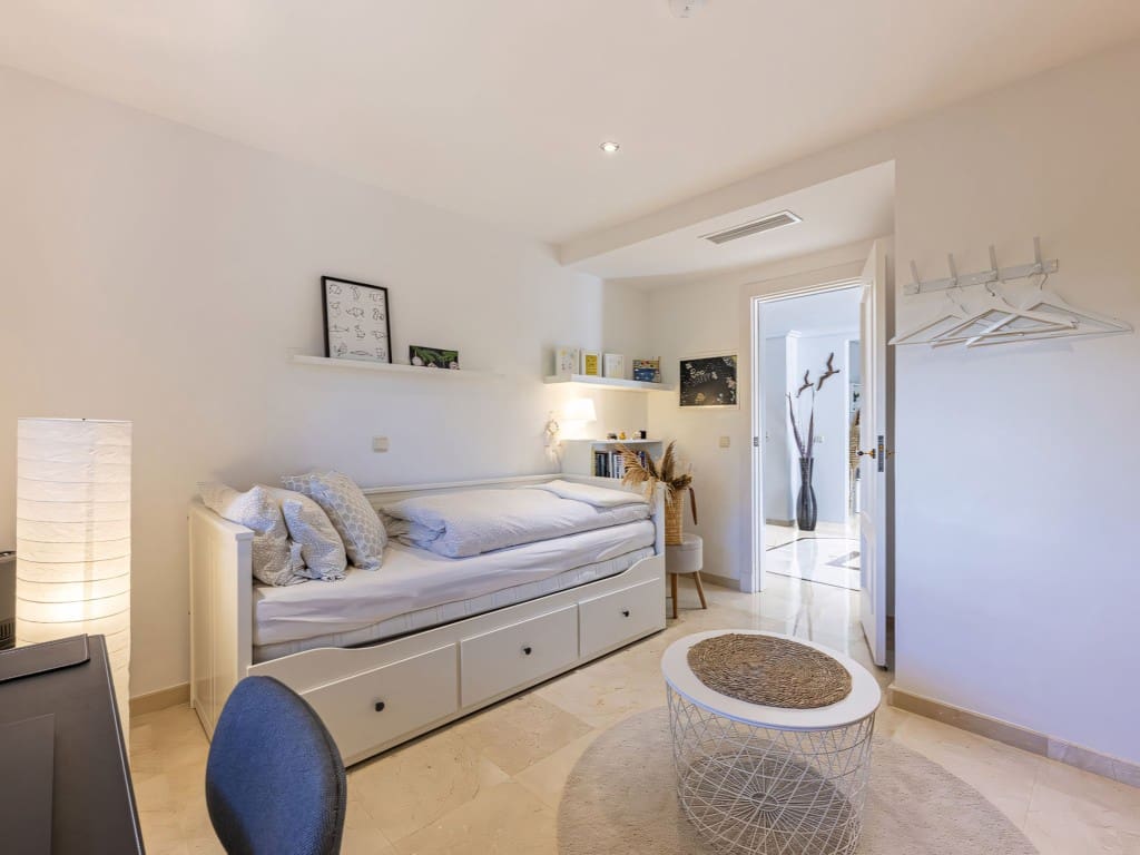 3 slaapkamer Appartement te koop in New Golden Mile met zwembad garage - € 849.000 (Ref: 9272174)