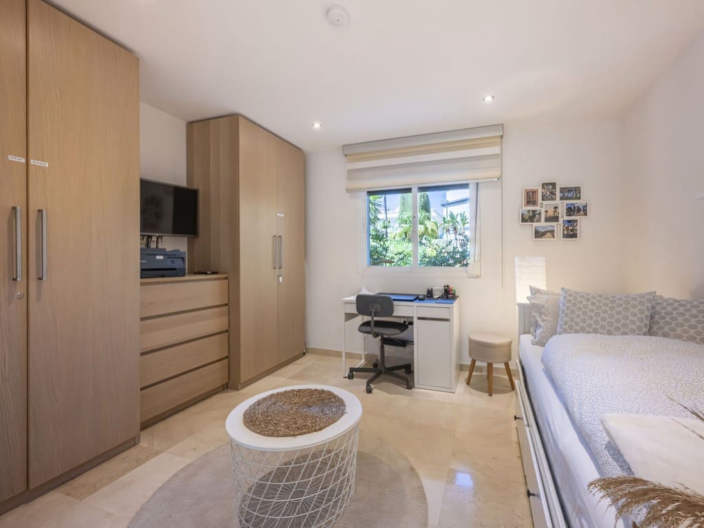 3 slaapkamer Appartement te koop in New Golden Mile met zwembad garage - € 849.000 (Ref: 9272174)