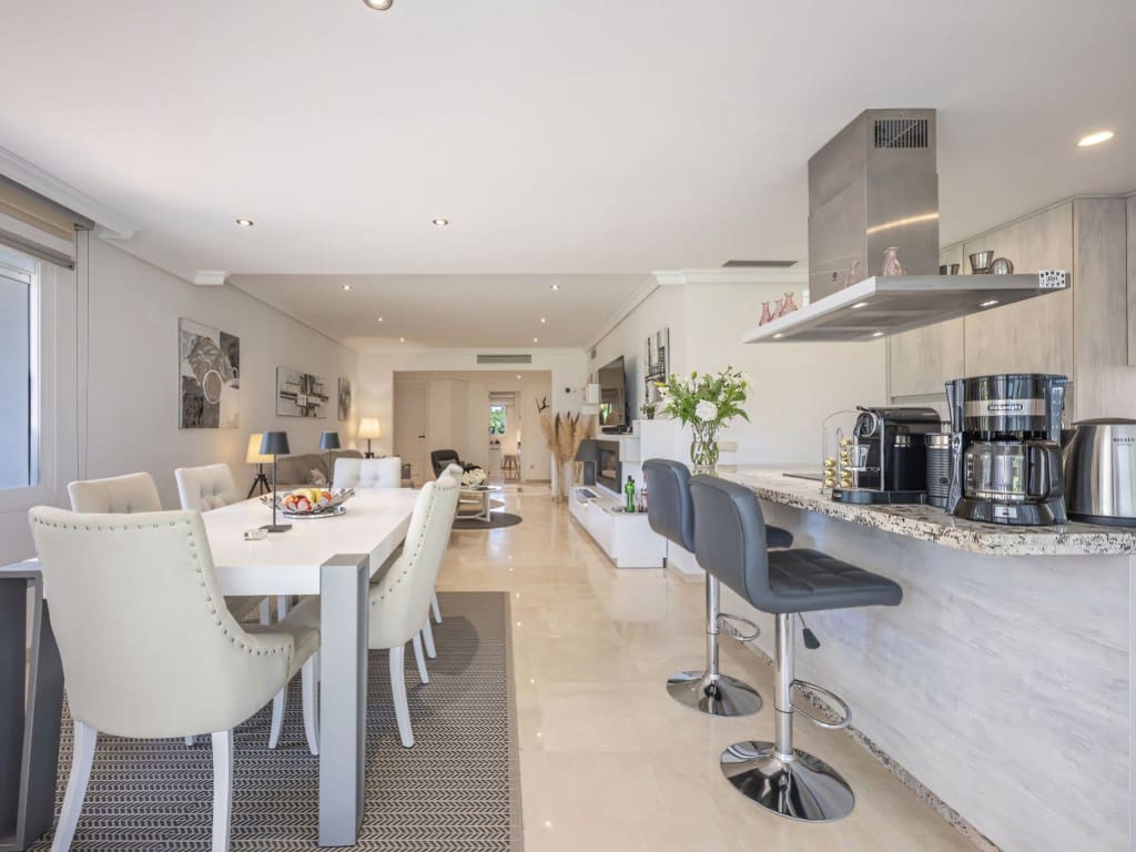 3 slaapkamer Appartement te koop in New Golden Mile met zwembad garage - € 849.000 (Ref: 9272174)