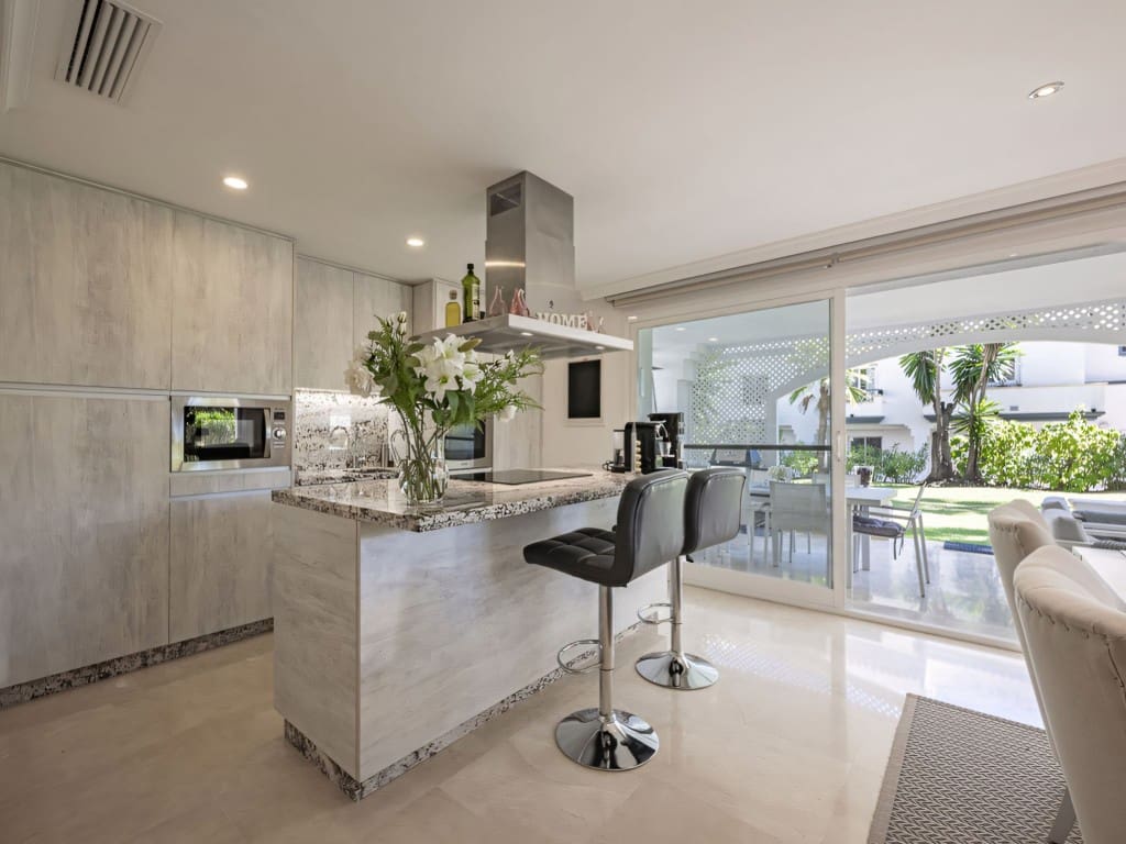 3 slaapkamer Appartement te koop in New Golden Mile met zwembad garage - € 849.000 (Ref: 9272174)