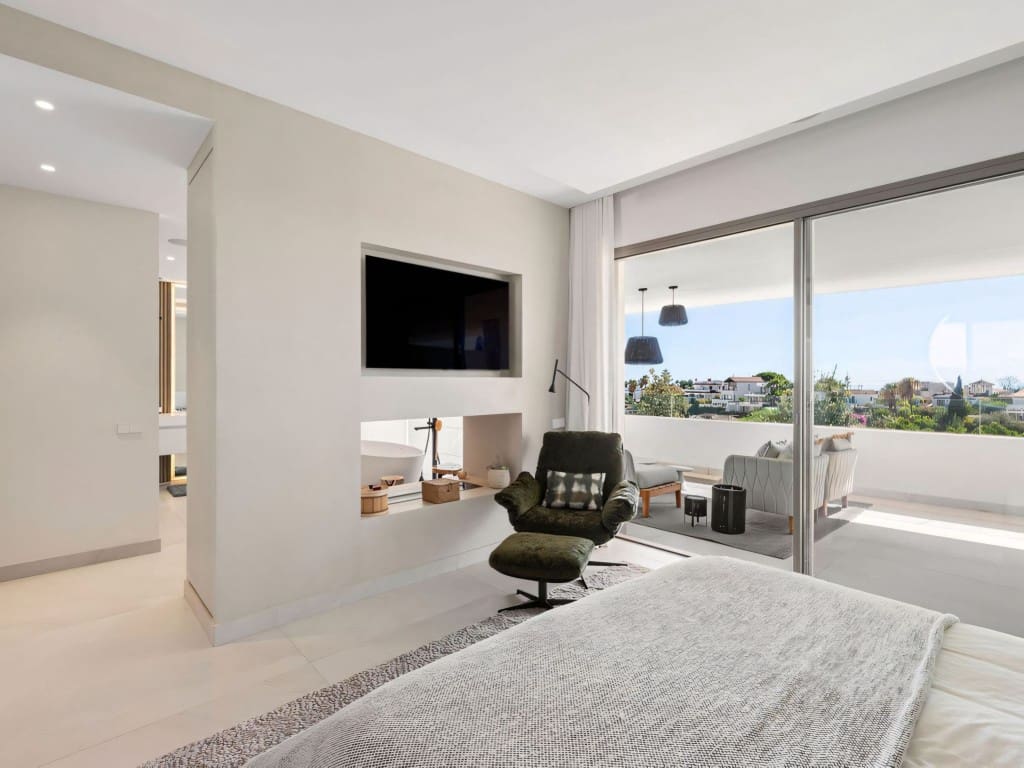 4 Zimmer Villa zu verkaufen in Nueva Andalucia mit Pool Garage - 4.650.000 € (Ref: 9272175)