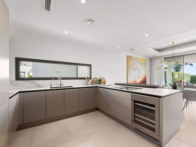 4 Zimmer Villa zu verkaufen in Nueva Andalucia, Marbella mit Pool Garage - 4.650.000 € (Ref: 9272175)