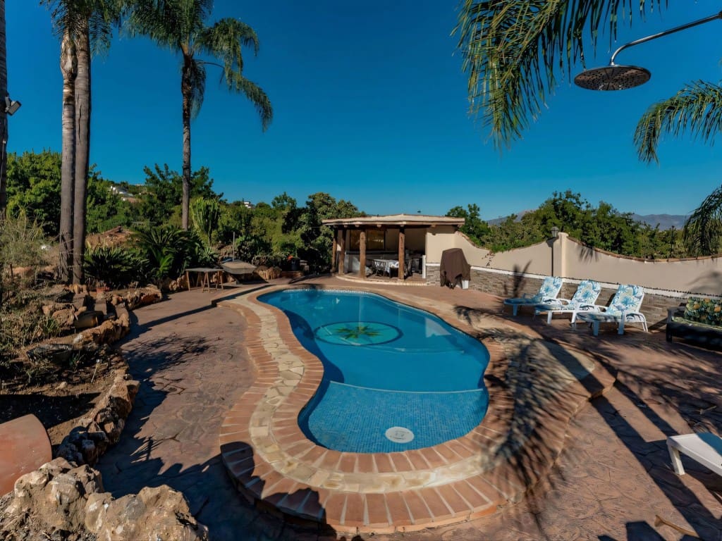 2 soveværelse Finca/Landehus til salg i Coin med swimmingpool - € 349.000 (Ref: 9275880)