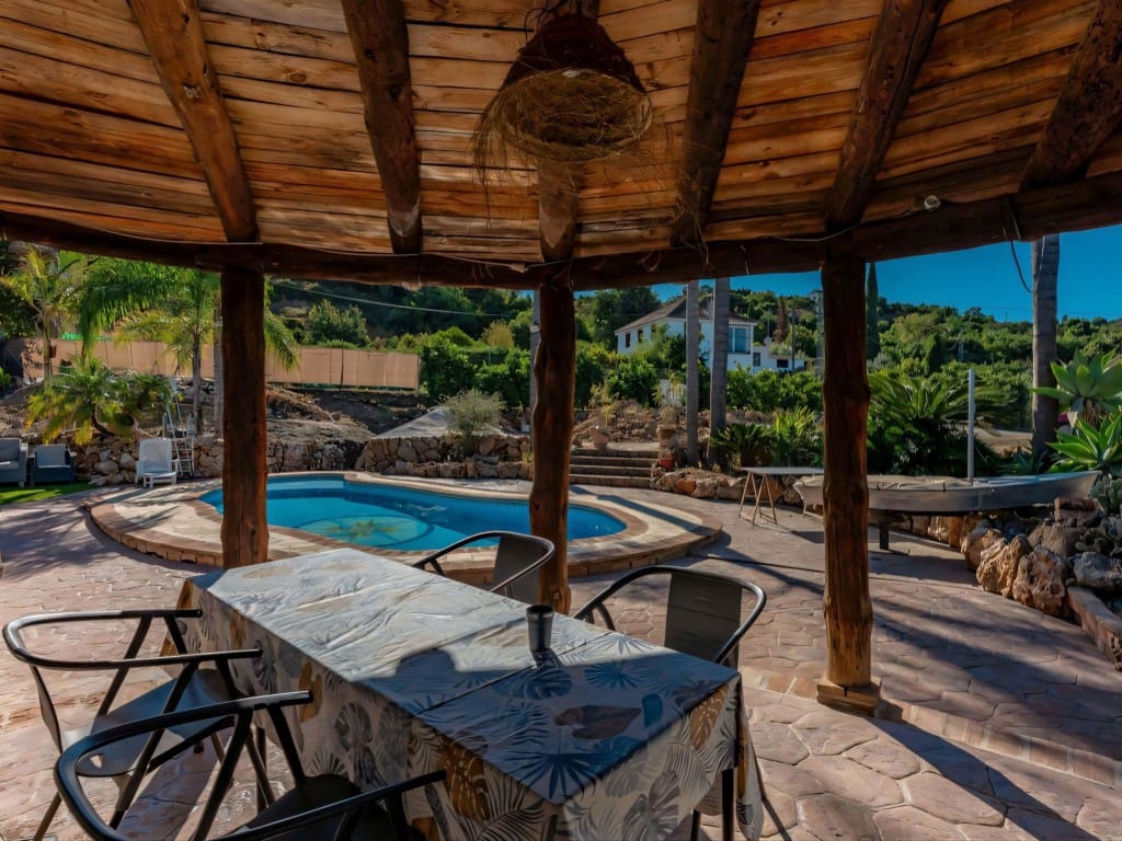 2 soveværelse Finca/Landehus til salg i Coin med swimmingpool - € 349.000 (Ref: 9275880)