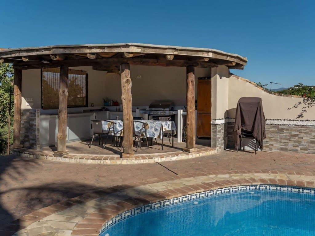 2 soveværelse Finca/Landehus til salg i Coin med swimmingpool - € 349.000 (Ref: 9275880)