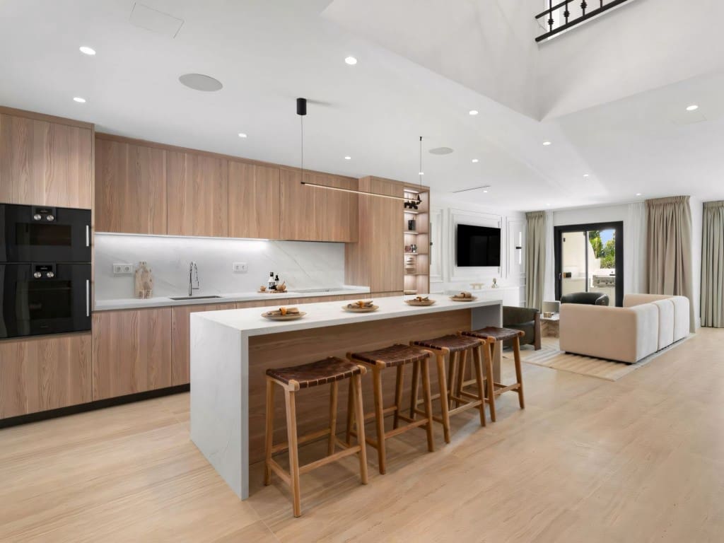 Casa de 4 habitaciones en Nueva Andalucia en venta con piscina garaje - 2.175.000 € (Ref: 9275881)