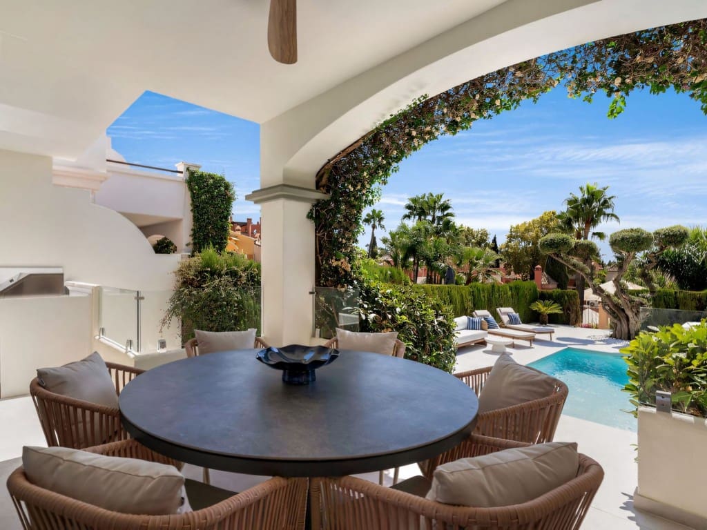 Casa de 4 habitaciones en Nueva Andalucia en venta con piscina garaje - 2.175.000 € (Ref: 9275881)