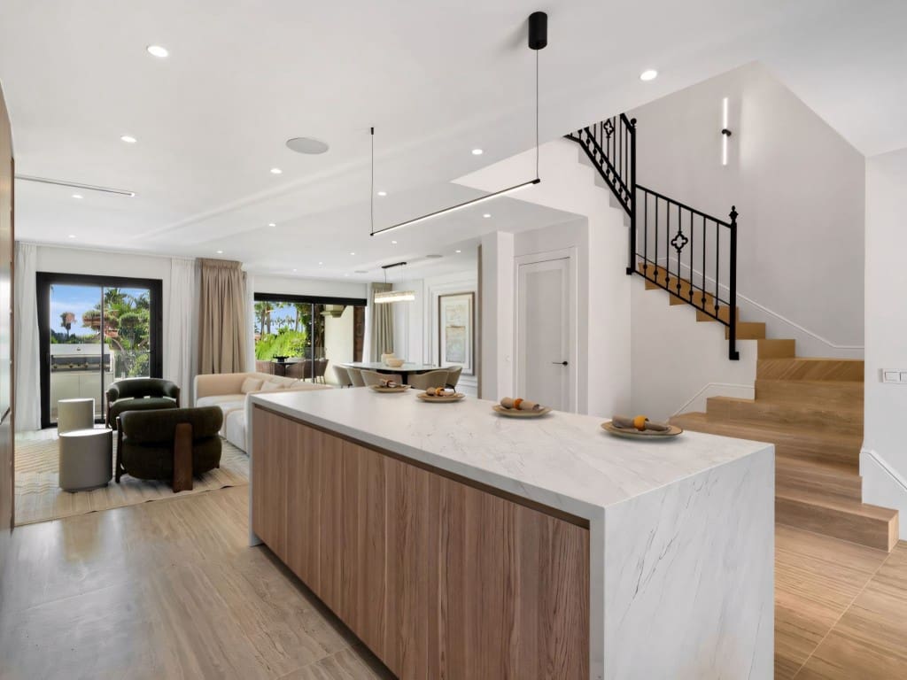 Casa de 4 habitaciones en Nueva Andalucia en venta con piscina garaje - 2.175.000 € (Ref: 9275881)