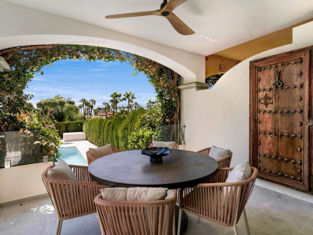 Casa de 4 habitaciones en Nueva Andalucia en venta con piscina garaje - 2.175.000 € (Ref: 9275881)