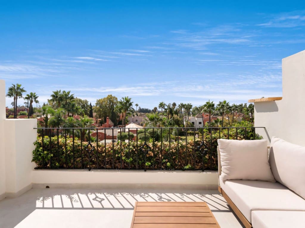 Casa de 4 habitaciones en Nueva Andalucia en venta con piscina garaje - 2.175.000 € (Ref: 9275881)