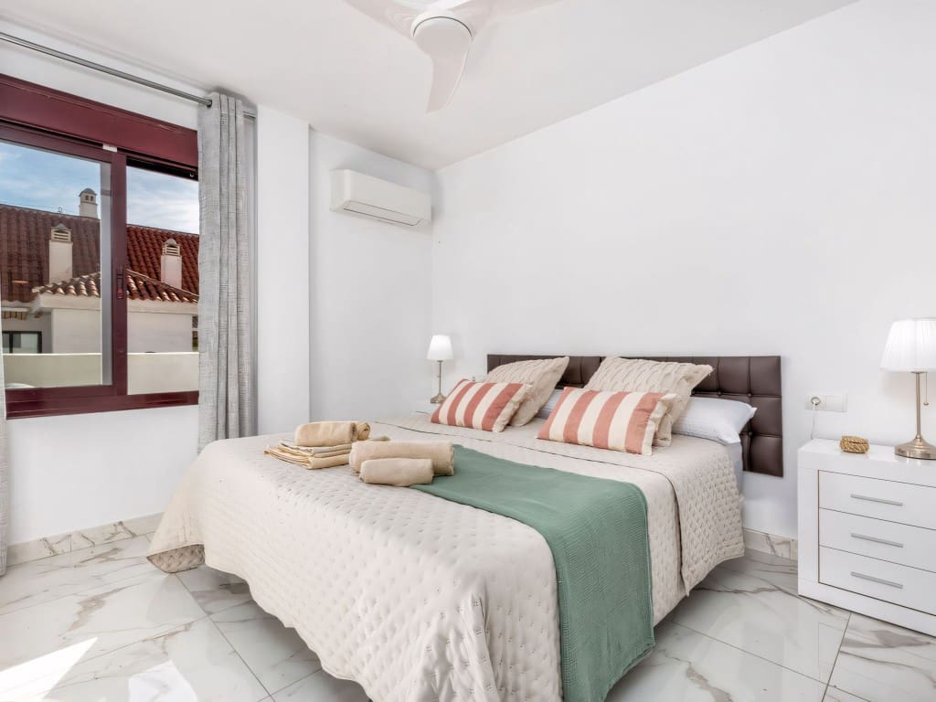 Apartamento de 3 habitaciones en Nueva Andalucia en venta con piscina garaje - 695.000 € (Ref: 9284946)