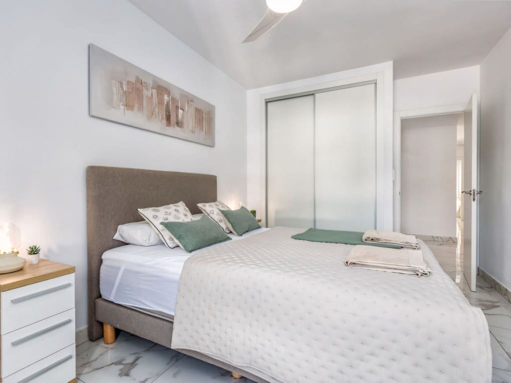 Apartamento de 3 habitaciones en Nueva Andalucia en venta con piscina garaje - 695.000 € (Ref: 9284946)