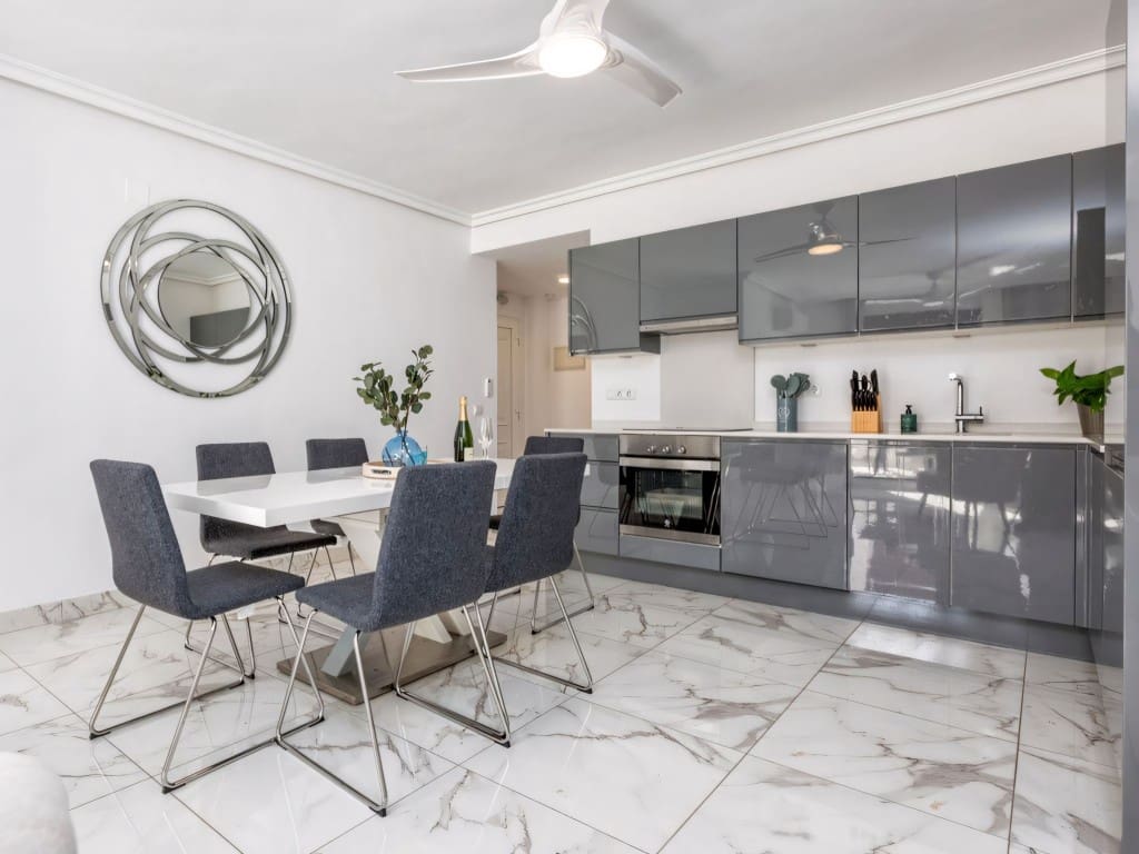 Apartamento de 3 habitaciones en Nueva Andalucia en venta con piscina garaje - 695.000 € (Ref: 9284946)