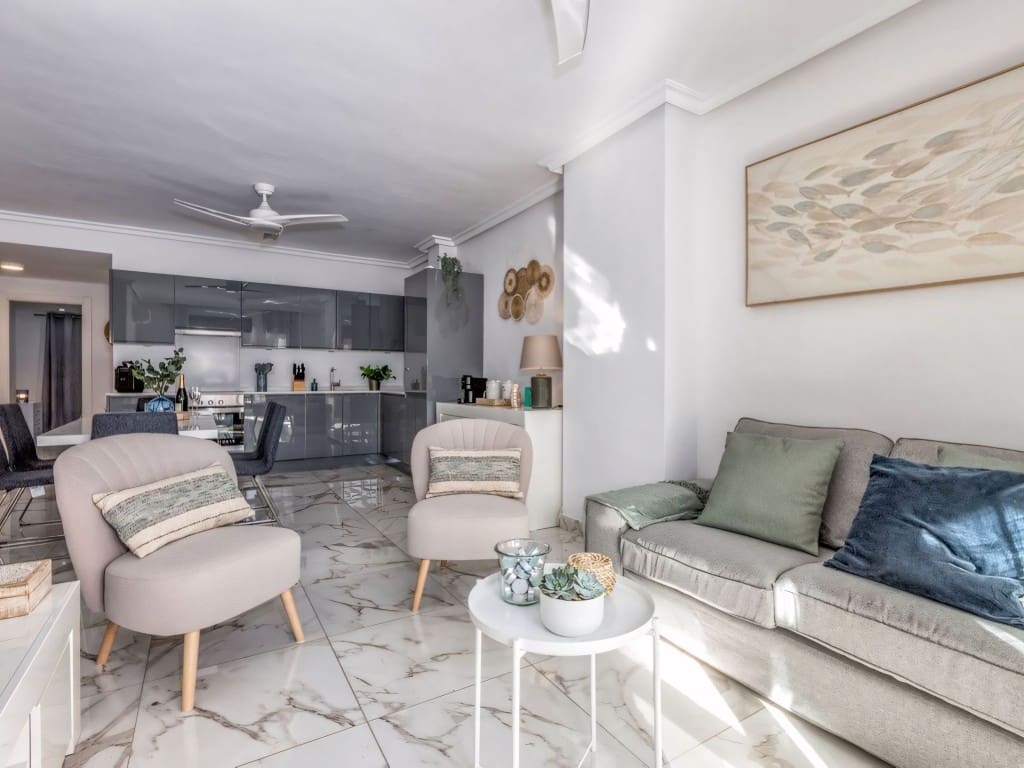 Apartamento de 3 habitaciones en Nueva Andalucia en venta con piscina garaje - 695.000 € (Ref: 9284946)