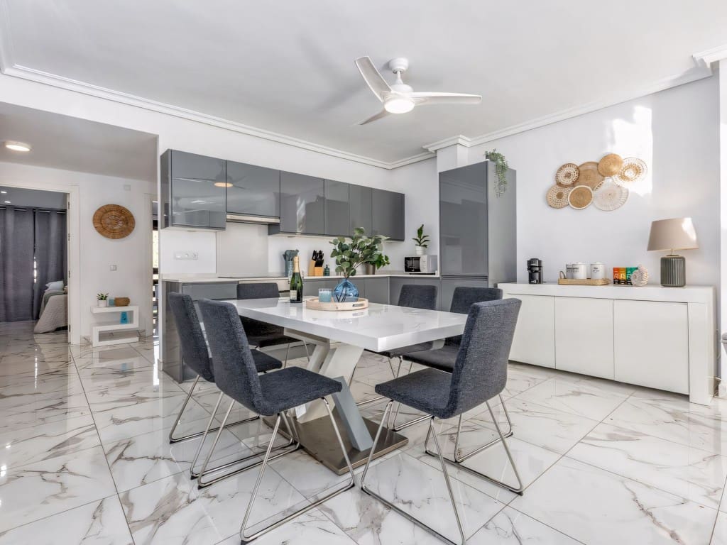 Apartamento de 3 habitaciones en Nueva Andalucia en venta con piscina garaje - 695.000 € (Ref: 9284946)