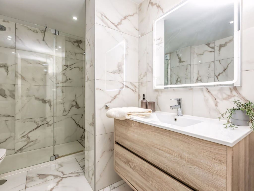 Apartamento de 3 habitaciones en Nueva Andalucia en venta con piscina garaje - 695.000 € (Ref: 9284946)