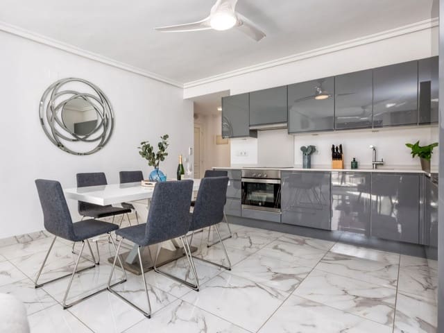 Apartamento de 3 habitaciones en Nueva Andalucia, Marbella en venta con piscina garaje - 695.000 € (Ref: 9284946)