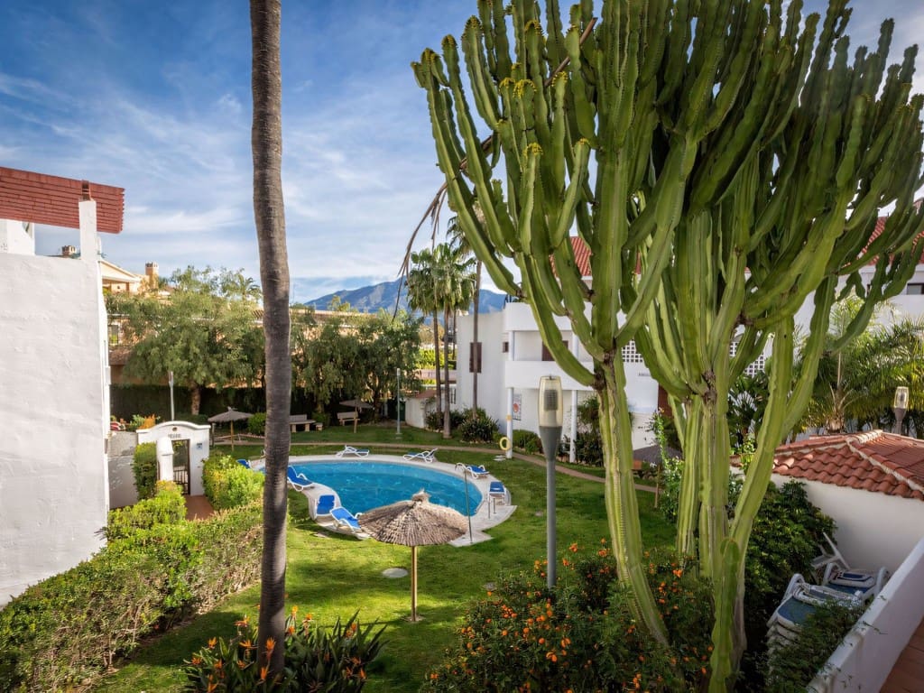 Apartamento de 3 habitaciones en Nueva Andalucia en venta con piscina garaje - 695.000 € (Ref: 9284946)