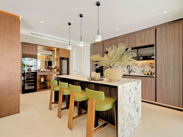 3 slaapkamer Appartement te koop in Los Monteros, Marbella met zwembad garage - € 2.450.000 (Ref: 9294214)