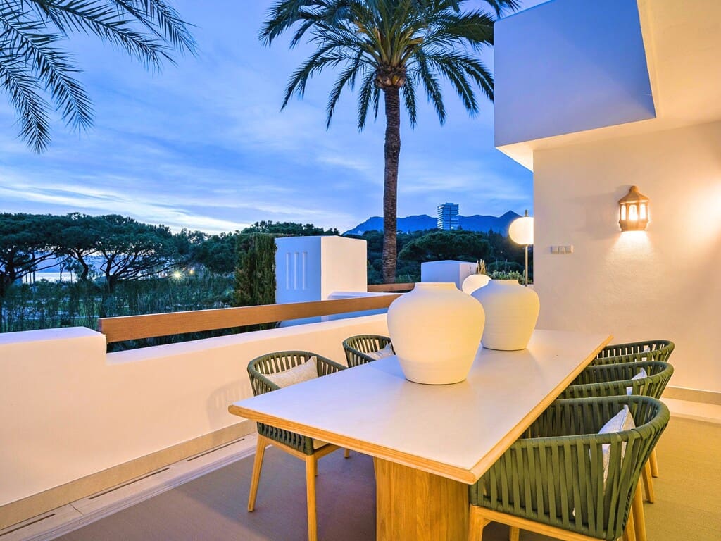 3 bedroom Apartment for sale in Los Monteros with pool garage - € 2,450,000 (Ref: 9294214)