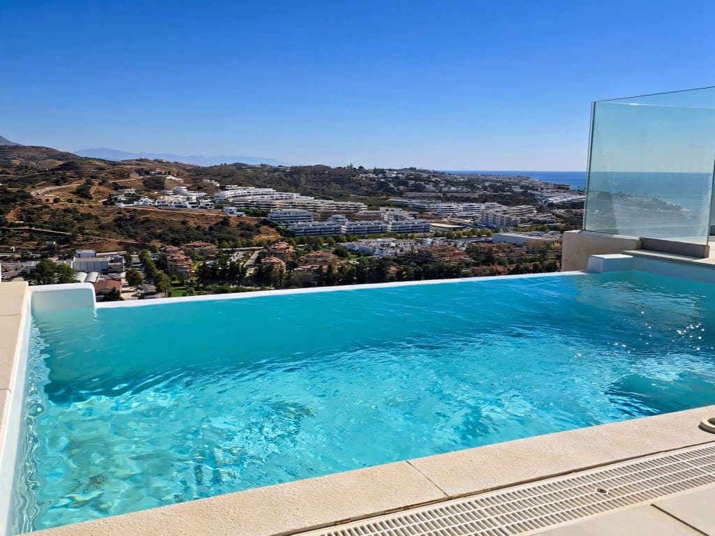 4 slaapkamer Penthouse te koop in La Cala de Mijas met zwembad - € 1.150.000 (Ref: 9297089)