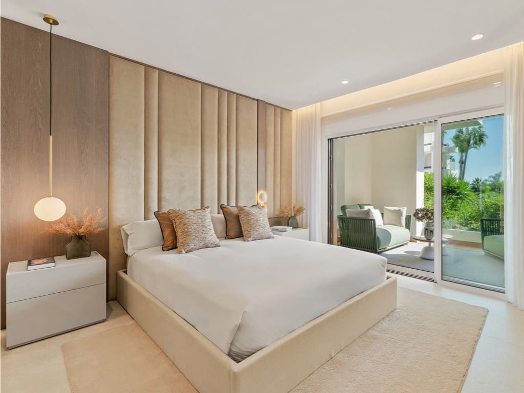 2 slaapkamer Appartement te koop in New Golden Mile met zwembad - € 1.995.000 (Ref: 9297090)