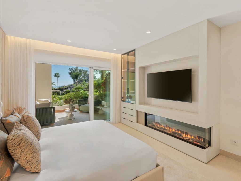 2 slaapkamer Appartement te koop in New Golden Mile met zwembad - € 1.995.000 (Ref: 9297090)